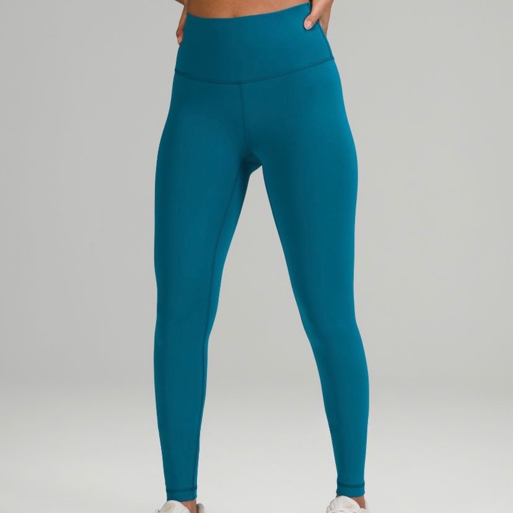 EUC lululemon wunder train 28” high rise legging in color capri